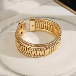Goldene offene Metall Manschette Armband mehrschichtig geometrische Wicklung Design Schmuck