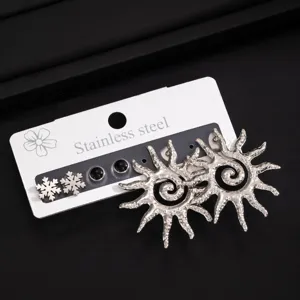 Edelstahl geometrisches Ohrring-Set mit Schneeflocken, schwarzen Perlen und Sonnen-Spiralen.