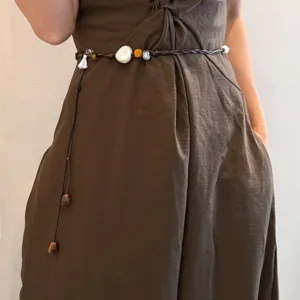 Catenina da Vita in Perline Intrecciata a Mano in Stile Etnico Bohémien per Donna Cintura a Corda con Nappe e Conchiglie in Resina Vintage Accessorio per Vestiti