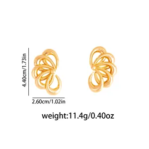 Detailed view of retro metal leaf earrings with precise size and weight specifications.