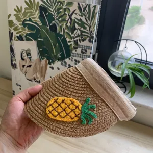 Kinder Stroh Sonnenblende Detail, süßer gestrickter Ananas Flicken, atmungsaktiver offener Kopf.