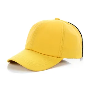 Yellow casual baseball cap for women and men, classic curved brim solid color sun hat.