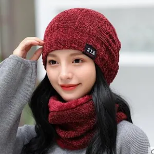 Winter warm knitted hat and scarf set for women, thick fleece lined beanie cap red.