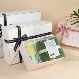 Ins stijl geschenkdoos set met roze witte dozen handdoek en haarborstel voor cadeau.