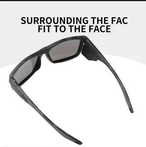 Occhiali da sole tattici polarizzati antivento con montatura camouflage, protezione UV.