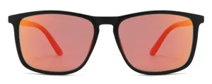 Détail de lunettes de soleil polarisées avec monture noire et verres orange pour la pêche.