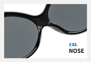 Primo piano del ponte nasale di occhiali da sole neri spessi, design moderno e chic.