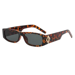 Modieuze Vierkante Zonnebril voor Dames en Heren Vintage Trendy Zonnebril UV400 PC-Montuur Designer Stijl Bril