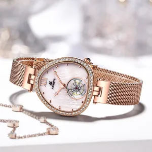 Montre quartz femme de luxe avec cadran nacre en goutte et bracelet maille or rose.