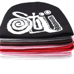 Bonnet en tricot streetwear tendance et confortable avec motif jacquard pour l'hiver.