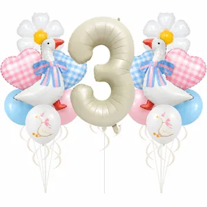 Dettaglio del set di palloncini compleanno oca con numero 3, margherita e cuore a quadretti.