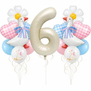 Vista dettagliata del simpatico set di palloncini compleanno a tema oca con numero sei.