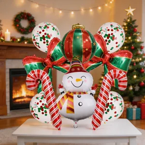 Detalle de globo de aluminio de muñeco de nieve navideño, set decorativo para fiestas.
