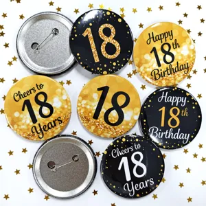 Vista dettagliata di spille per il 18 compleanno nere e dorate con decorazioni.