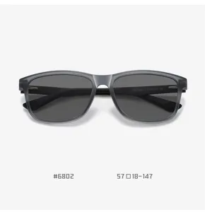 Klassische quadratische Sonnenbrille polarisiert für Herren, leichtes TR-Gestell, ideal Autofahren.