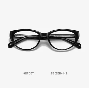 Montatura per occhiali da vista cat-eye nera classica in TR90, stile vintage leggero per donne.