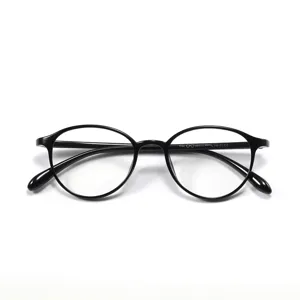 Elegante montatura per occhiali ovale nera in TR90 classica da donna, molto leggera e retro.