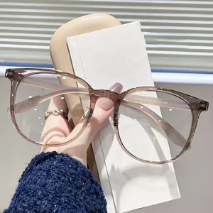Occhiali alla moda TR90 anti luce blu con grande montatura quadrata per uso quotidiano.