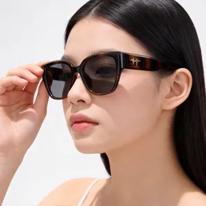Chic oversized cat-eye sunglasses for women, vintage tortoiseshell frame with UV protection.
