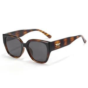 Oversized cat-eye sunglasses with tortoise shell frame and stylish metal side accent.