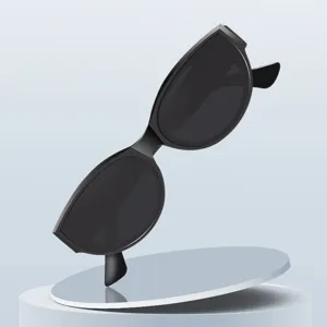 Black cat-eye sunglasses for women, retro small frame design with polarized anti-UV lenses.