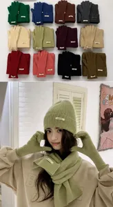 Dicker Winter Strickmütze Schal Handschuhe dreiteiliges Set, kuschelig warm für Damen.