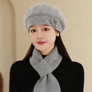 Ensemble béret et écharpe en tricot gris pour femme, bonnet d'hiver chaud et confortable.