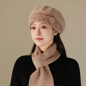 Combinaison Béret et Écharpe d'Hiver Chaud Doublé de Polaire pour Femmes Mélange de Poils de Lapin Bonnet en Tricot Floral pour Grand-mère