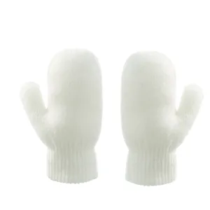 Weißer Strickhandschuh Detailansicht mit weicher Textur für gemütliche Wintertage.