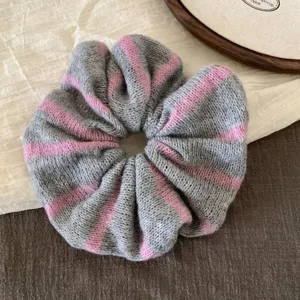 Gemütlicher gestreifter Strick Haargummi für Damen im koreanischen Herbst Winter Stil