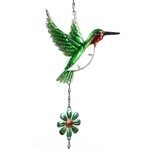 Vue détaillée carillon éolien colibri en métal, art de suspension de jardin en verre peint.