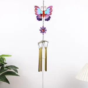 Carillon eolien papillon en metal fait main avec verre colore et tubes dores pour jardin.