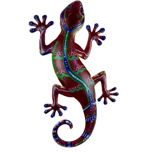 Metal gecko wall art decor lizard sculpture figurine ornament close up detail view