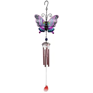 Vue détaillée d'un carillon à vent en métal papillon coloré, idéal pour déco de jardin.