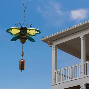 Carillon suspendu papillon abeille en fer et verre pour la décoration de jardin détail.