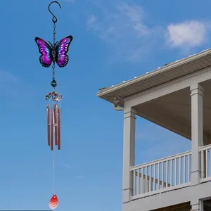 Carillon a vent papillon en metal colore avec decor en verre pour jardin exterieur.