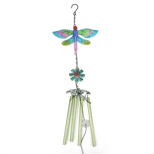 Carillon à vent libellule en métal coloré avec crochet de suspension pour jardin et décoration.