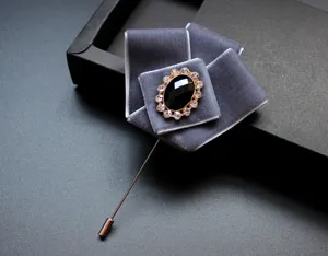 Detail grijze fluwelen reversspeld, sprankelende strass broche voor herenpak 12x7cm