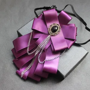 Farfallino papillon viola da uomo con catene metalliche e gemma nera per matrimonio festa.