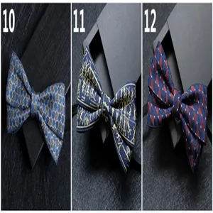 Vista dettagliata di papillon da uomo con stampe geometriche per abiti e occasioni formali.