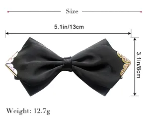 Papillon nero da uomo con angoli metallici dorati, accessorio elegante per abiti formali.
