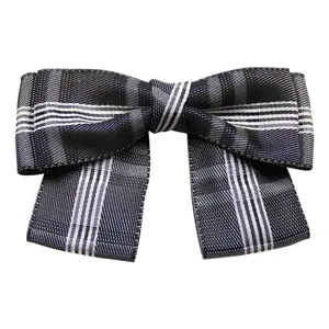 Classico papillon a quadri bianco e nero per colletto di camicia, abito lolita e divisa.