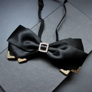 Farfallino in Raso Doppio Strato Stile Britannico da Uomo Strass Angolo in Metallo Fiocco Accessorio Collo per Matrimonio Festa