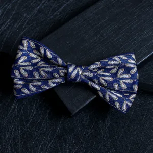 Farfallina blu scuro da uomo con elegante motivo a foglia oro e argento per abiti formali.