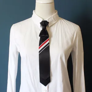 Retro Unisex schwarze Krawatte mit rot-weiß-blauen Streifen für professionelle Hemden.
