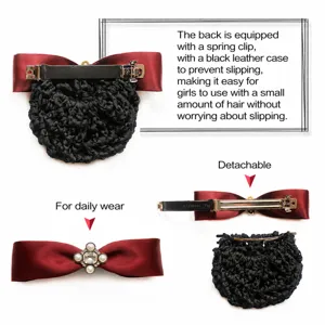 Molletta per capelli bordeaux in raso con fiocco e retina removibile ed eleganti strass.