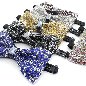 Ensemble de nœuds papillon étincelants en strass pour hommes, parfaits pour mariages et soirées.