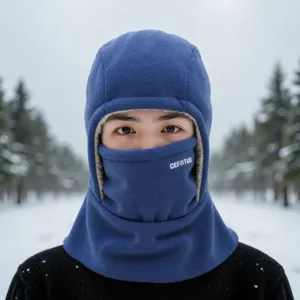 Balaclava antivento in pile invernale, maschera facciale e scaldacollo, dettaglio.