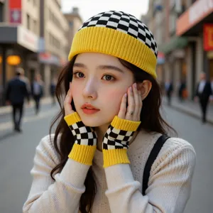 Ensemble bonnet en tricot carreaux et gants sans doigts pour femme mode hiver chaud.