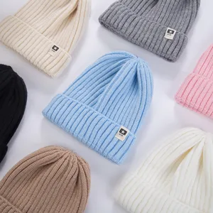 Gorro de punto acogedor para niños en varios colores invierno cálido casual detalle